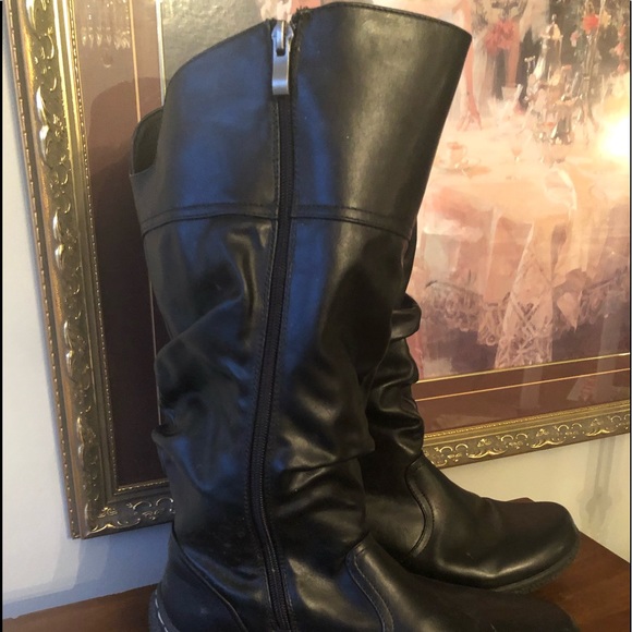 Boots - Picture 1 of 3